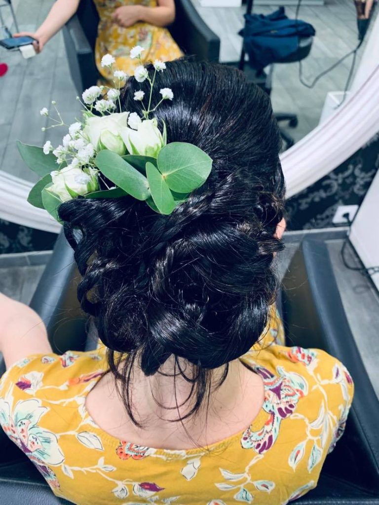 Chignon avec ornement florale | Image 4
